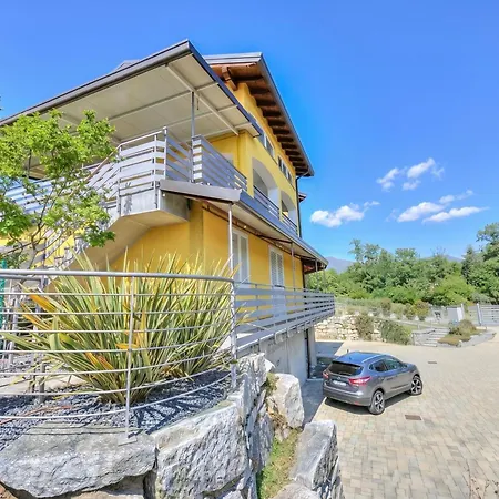 Golden Terrace 2br/2ba Walk To The - Happy