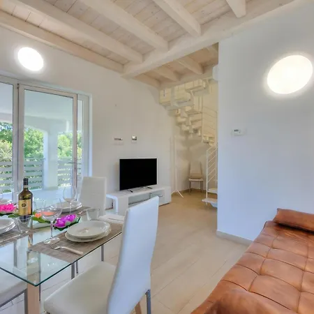 Golden Terrace 2br/2ba Walk To The - Happy Apartment Leggiuno