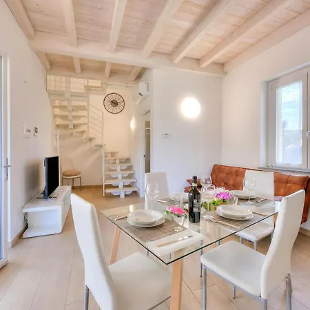 Golden Terrace 2br/2ba Walk To The - Happy 아파트 Leggiuno