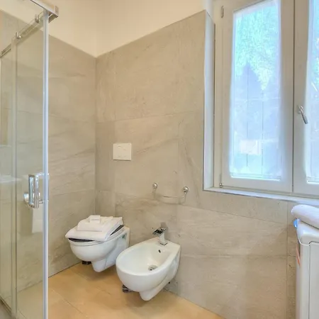 Apartment Golden Terrace 2br/2ba Walk To The - Happy