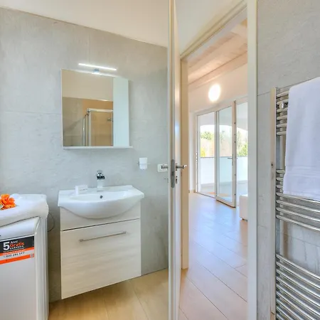 아파트 Golden Terrace 2br/2ba Walk To The - Happy *