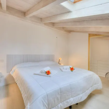 Golden Terrace 2br/2ba Walk To The - Happy 아파트 *