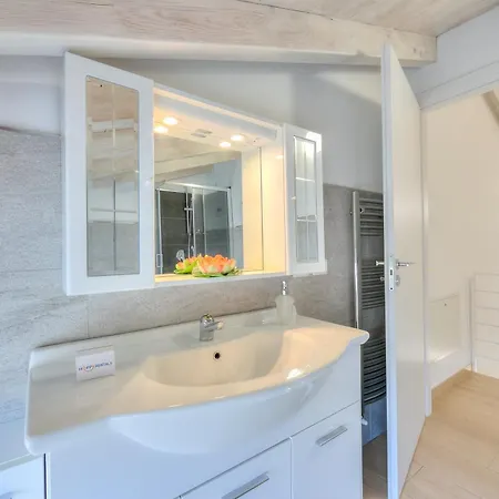 Golden Terrace 2br/2ba Walk To The - Happy 아파트
