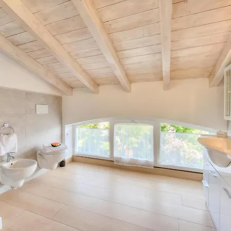 Golden Terrace 2br/2ba Walk To The - Happy 아파트 Leggiuno