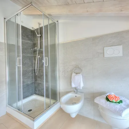 Apartment Golden Terrace 2br/2ba Walk To The - Happy