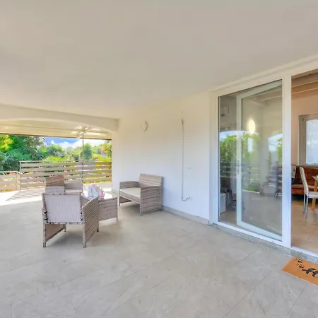Golden Terrace 2br/2ba Walk To The - Happy Apartment *